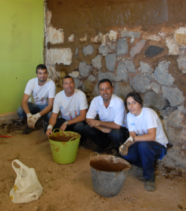 Todos trabajando duro